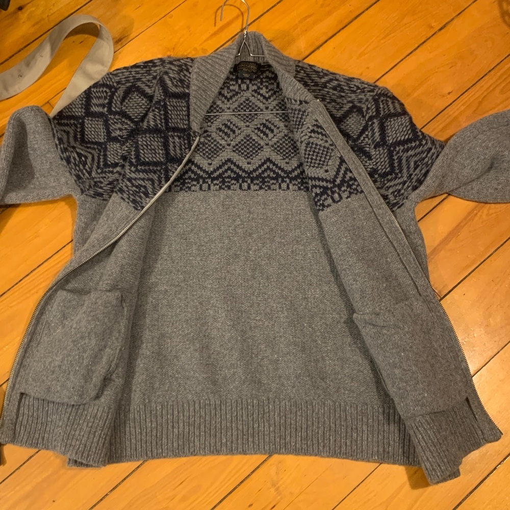 PENDLETON WOOL ZIP FRONT SWEATER WITH NAVY BLUE NORDIC SCANDINAVIAN MOTIF - Picture 9 of 14